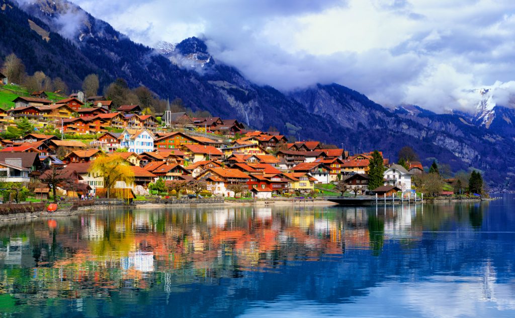 Chuyển hàng tiết kiệm từ SWITZERLAND về Việt Nam nhanh chóng, đảm bảo